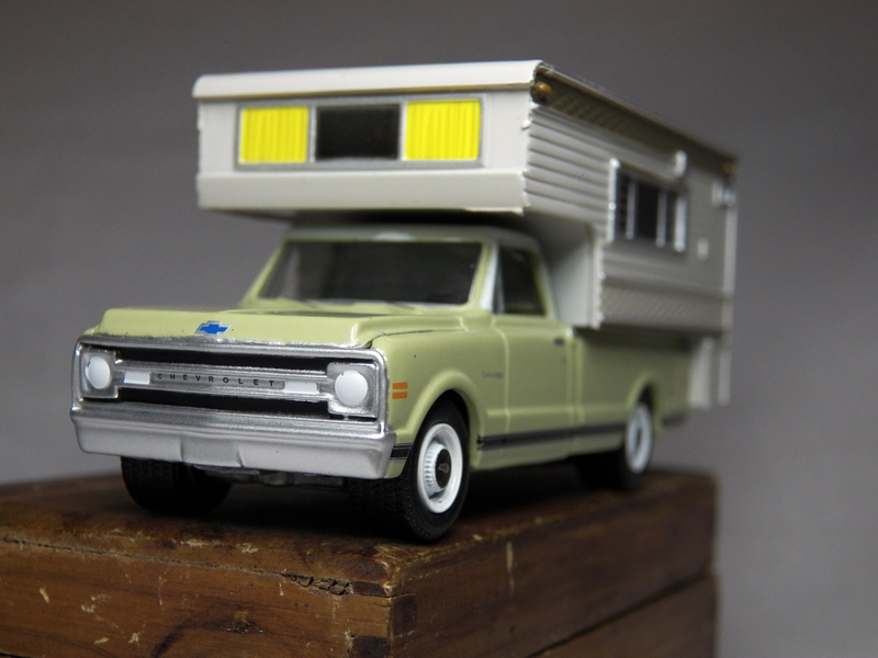 Illustration for article titled Greenlight 1:64 Chevy C10 Camper 1969